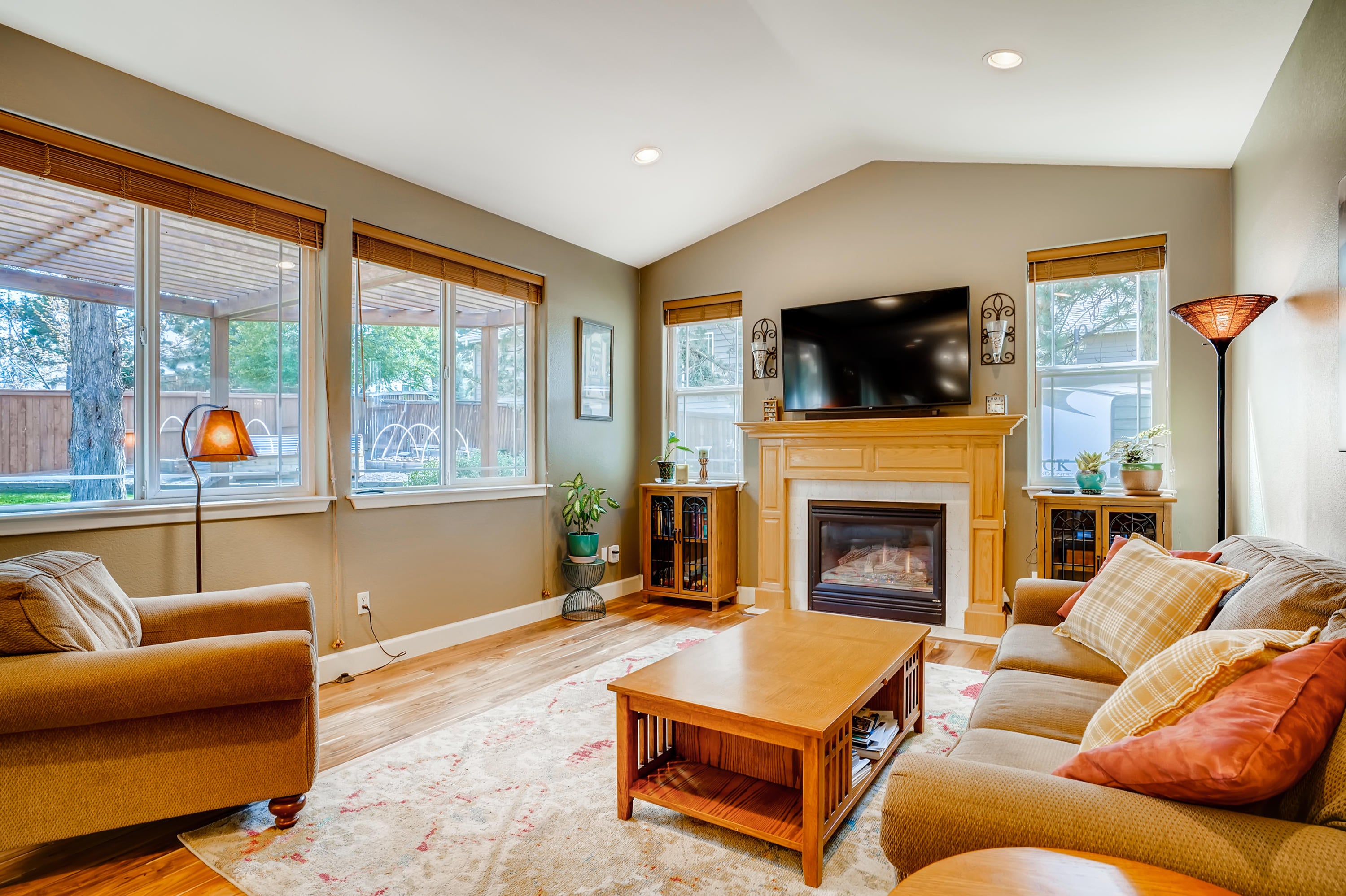 19931 Powers Road Bend, OR 97702 - Photo 13 of 26 31 Family Room