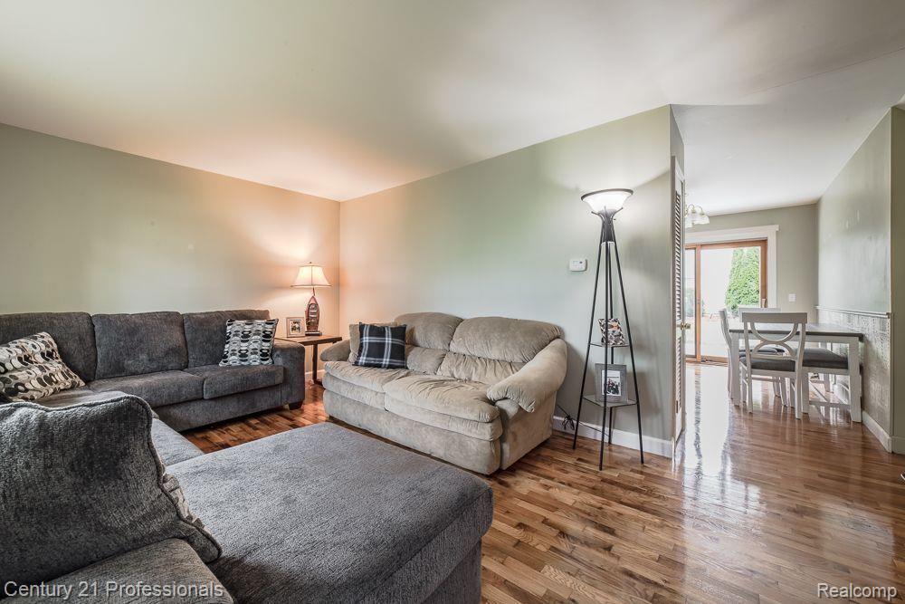 8119 Fenton Road Grand Blanc, MI 48439 - Photo 6 of 33