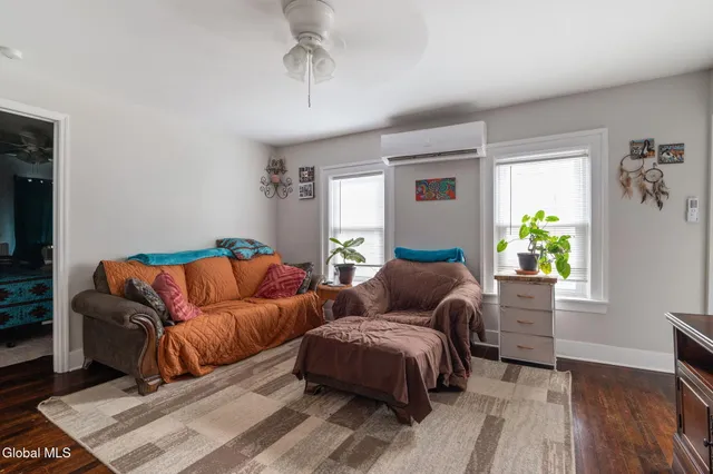 $300,000 | 206 Front Street, Schenectady, NY 12305