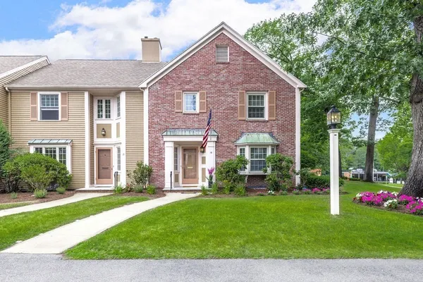 $1,399,000 | 19 Oakland Avenue, Unit 19, Needham, MA 02492