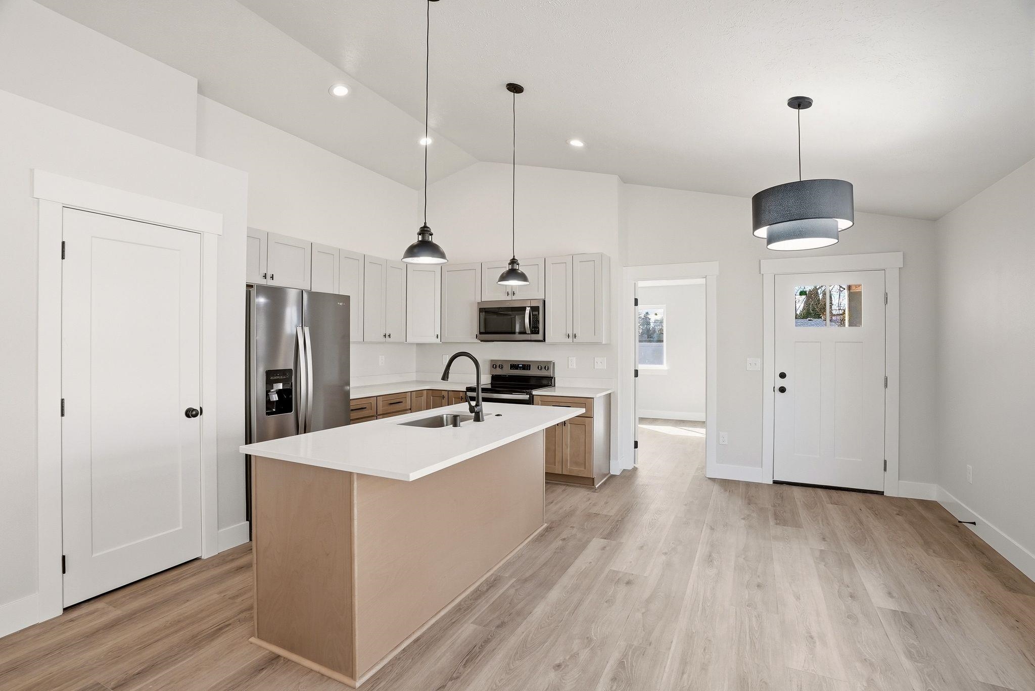 2105 North Sipple Road Spokane Valley, WA 99212 - Photo 4 of 18