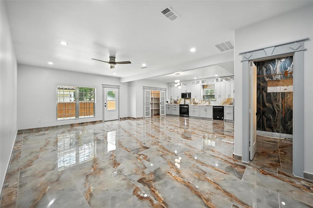 934 Elwood Road Irving, TX 75061 - Photo 11 of 40 a view of livingroom with furniture