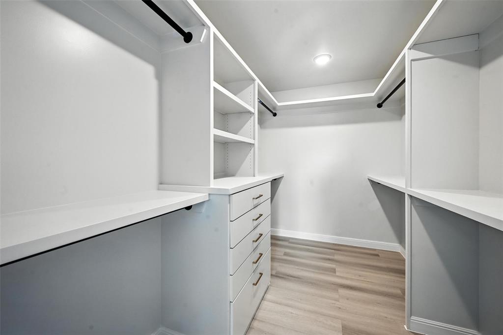 934 Elwood Road Irving, TX 75061 - Photo 15 of 40 a view of walk in closet