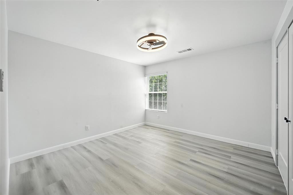 934 Elwood Road Irving, TX 75061 - Photo 16 of 40 an empty room with a window