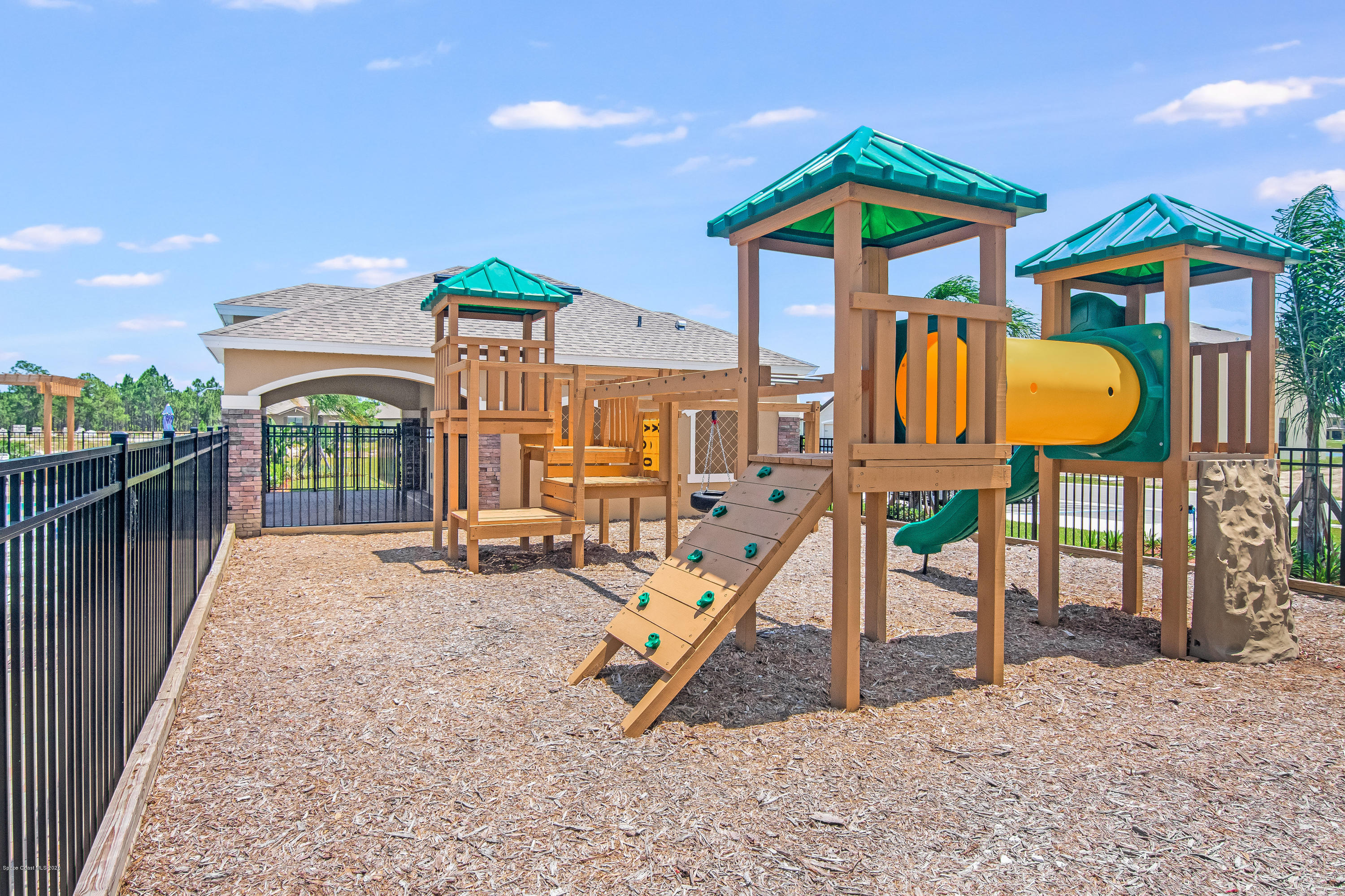 466 Old Country Rd S East Palm Bay, FL 32909 - Photo 26 of 26 an outdoor space with seating