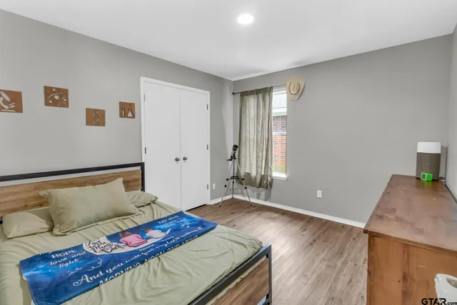 $2,000 | 1112 East Park Drive, Lindale, TX 75771