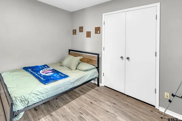 $2,000 | 1112 East Park Drive, Lindale, TX 75771