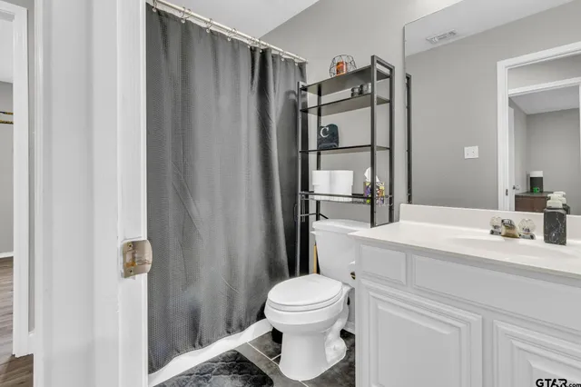 $2,000 | 1112 East Park Drive, Lindale, TX 75771