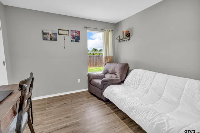 $2,000 | 1112 East Park Drive, Lindale, TX 75771