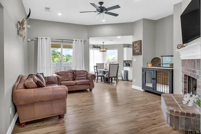 $2,000 | 1112 East Park Drive, Lindale, TX 75771