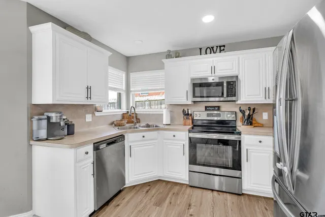 $2,000 | 1112 East Park Drive, Lindale, TX 75771