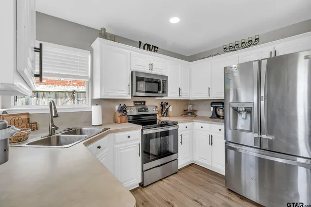 $2,000 | 1112 East Park Drive, Lindale, TX 75771