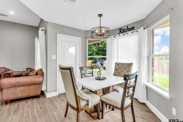 $2,000 | 1112 East Park Drive, Lindale, TX 75771