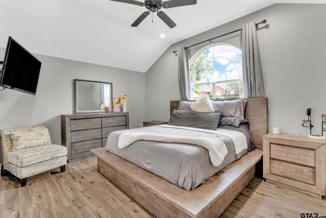 $2,000 | 1112 East Park Drive, Lindale, TX 75771