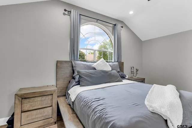 $2,000 | 1112 East Park Drive, Lindale, TX 75771