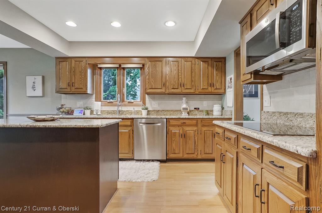 866 Green View Court, Unit 6 Rochester Hills, MI 48307 - Photo 19 of 64