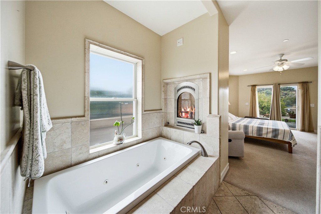 13675 Davenport Road Agua Dulce, CA 91390 - Photo 19 of 51 Primary bath with tub /fireplace