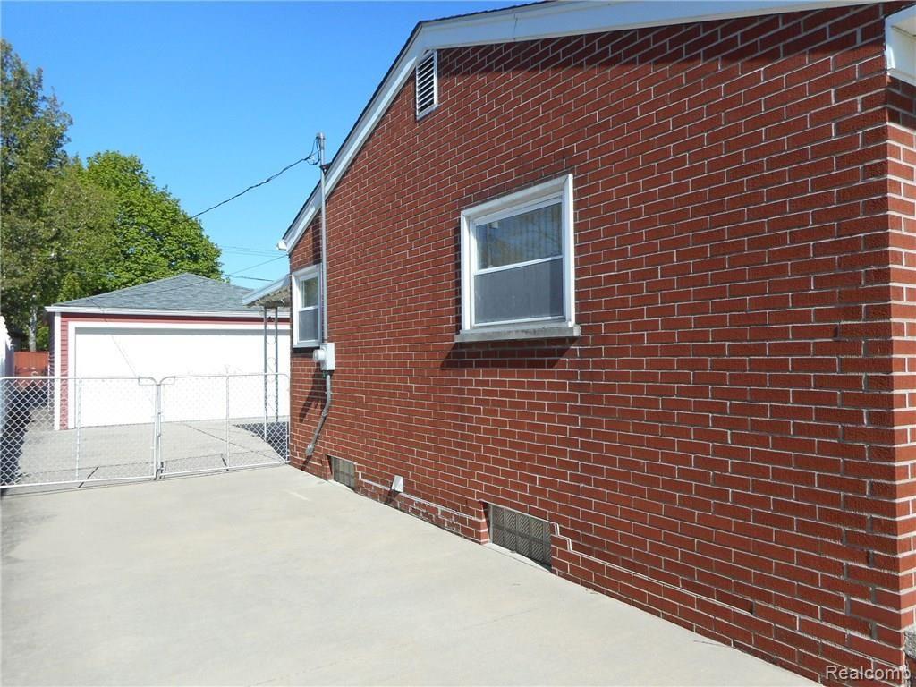 17544 Clark Street Riverview, MI 48193 - Photo 5 of 61 SIDE ELEVATION