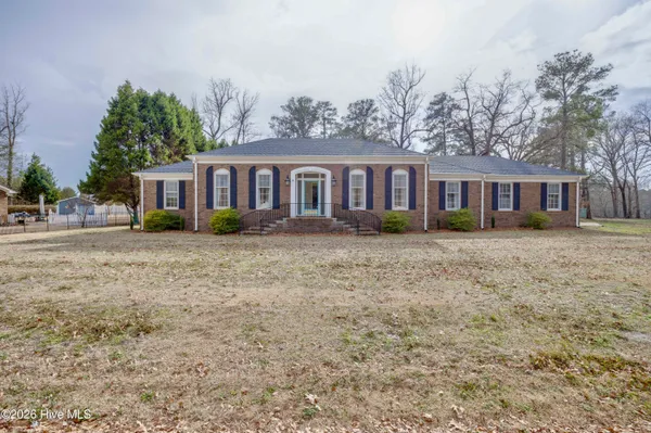$300,000 | 201 Dogwood Drive, Washington, NC 27889