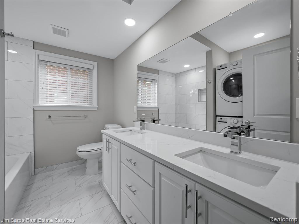 895 Harcourt Road Grosse Pointe Park, MI 48230 - Photo 10 of 17