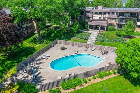 $330,000 | 205 Barry Avenue South, Unit 117, Wayzata, MN 55391