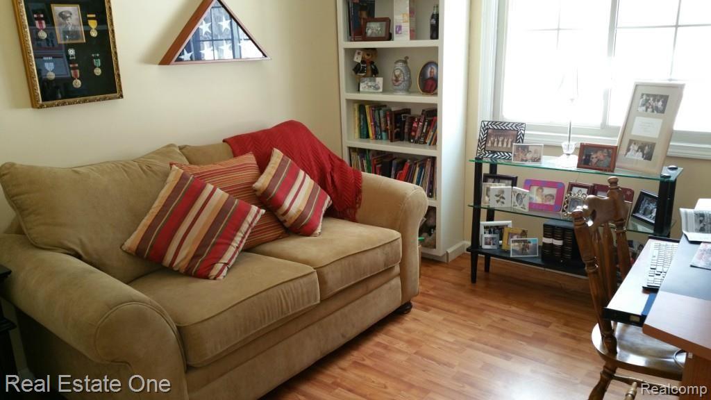 18502 Gill Road Livonia, MI 48152 - Photo 12 of 31 20150212_120336.jpg