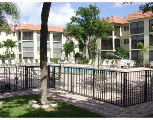 257 South Cypress Road, Unit 433 Pompano Beach, FL 33060 - Photo 6 of 9 Swimming Pool/Hot Tub/Sauna