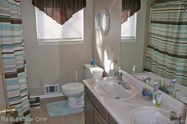 6390 Orion Road Rochester, MI 48306 - Photo 7 of 9 Master Bedroom