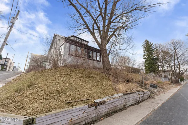 $174,900 | 1498 2nd Street, Rensselaer, NY 12144