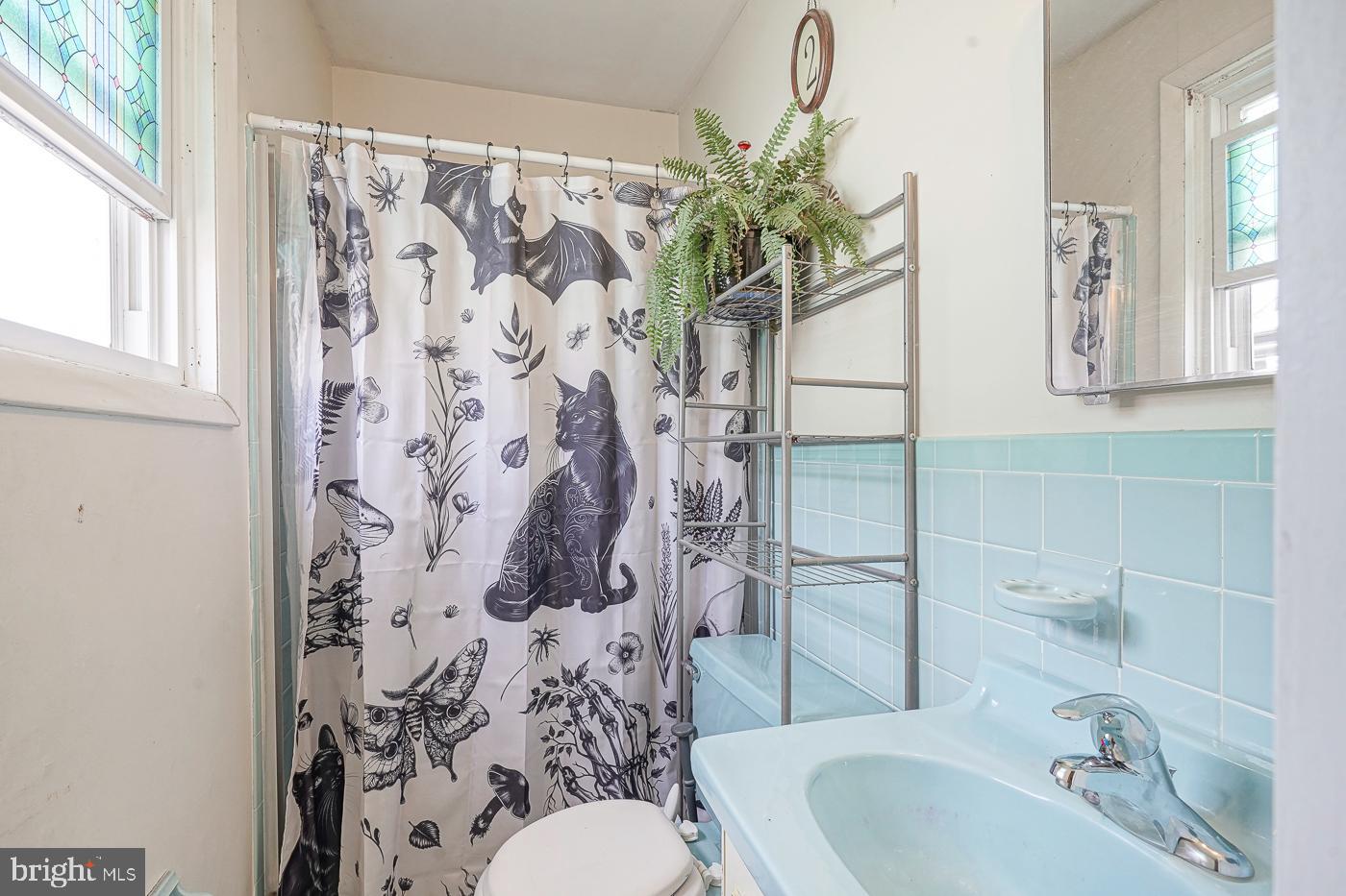 462 Carvin Street Clayton, NJ 08312 - Photo 10 of 29 a bathroom with a sink toilet and shower