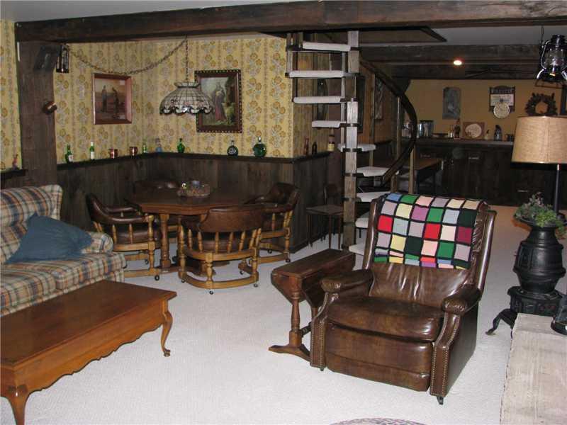 614 Golf Course Road Aliquippa, PA 15001 - Photo 8 of 11 Family Room.