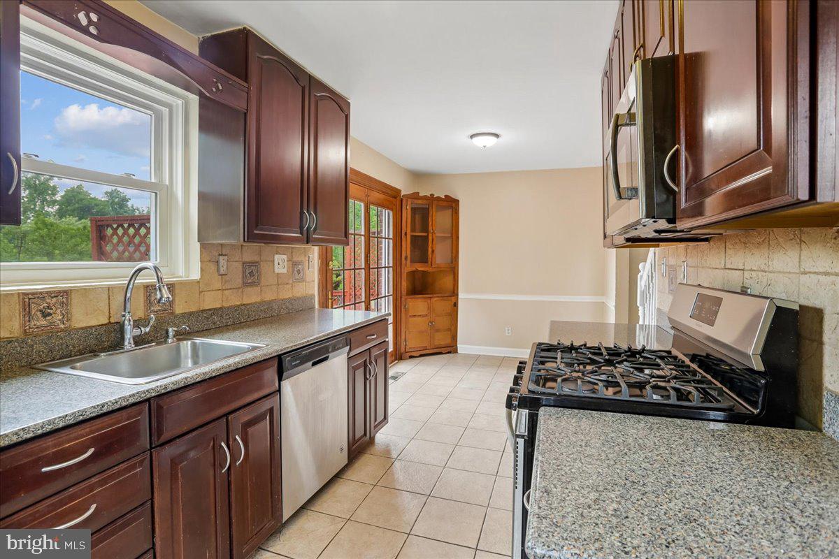 2806 Hardy Avenue Silver Spring, MD 20902 - Photo 7 of 29