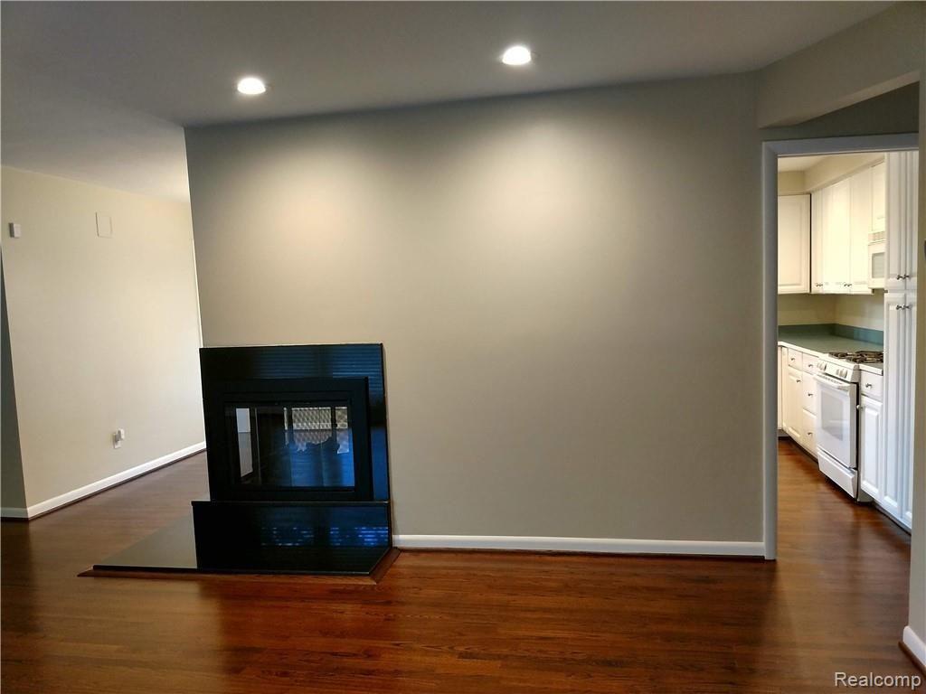 28241 Quail Hollow Road Farmington Hills, MI 48331 - Photo 10 of 21