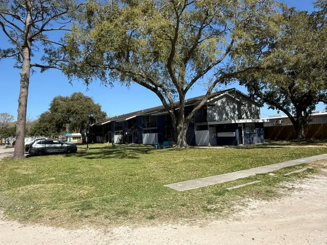 $1,850,000 | 1101 East Main Street, League City, TX 77573