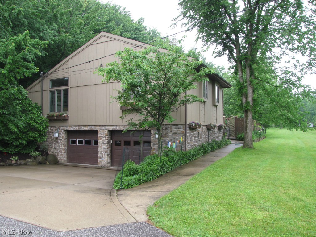 7332 Hillside Road Independence, OH 44131 - Photo 25 of 25 Summer View Garage Side