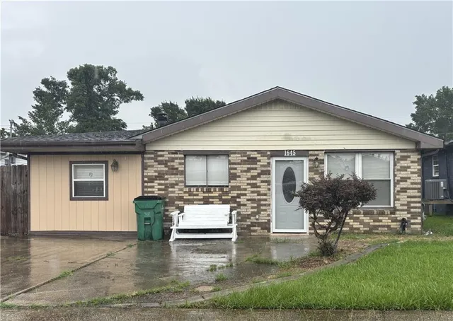 $1,500 | 1645 Redwood Drive, Harvey, LA 70058