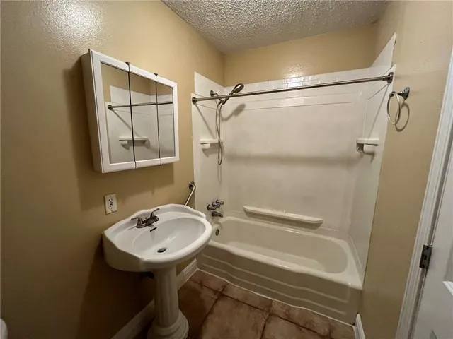 $1,500 | 1645 Redwood Drive, Harvey, LA 70058