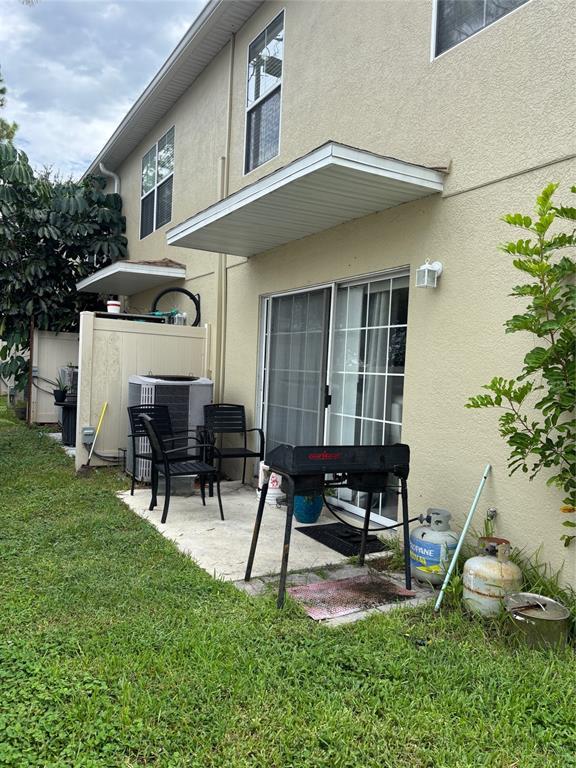 2013 Sea Front Court Clearwater, FL 33763 - Photo 10 of 17 a view of a house with backyard and sitting area