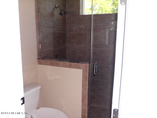 2124 Romeo Point Lane Fleming Island, FL 32003 - Photo 23 of 40 Jack and jill bathroom