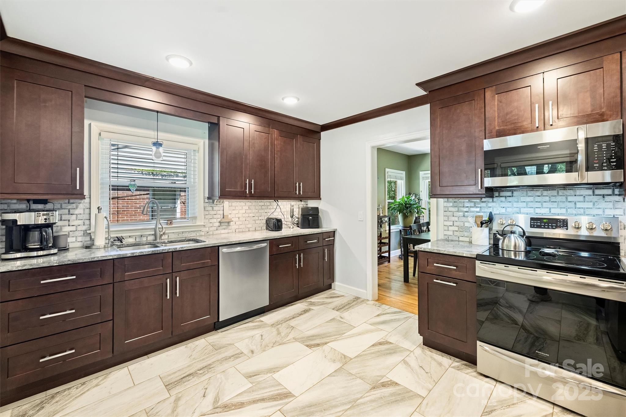 433 Hollis Road Charlotte, NC 28209 - Photo 11 of 41 Gallery Image 11