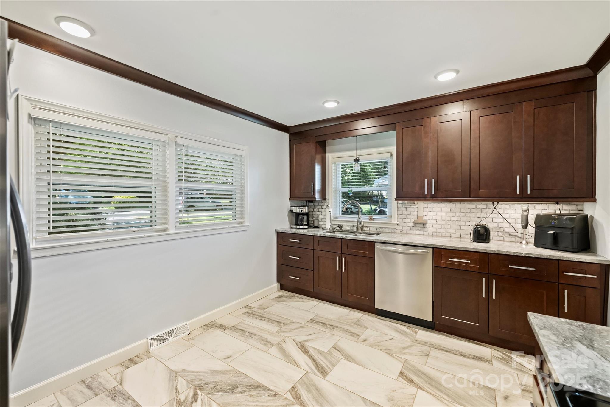 433 Hollis Road Charlotte, NC 28209 - Photo 13 of 41 Gallery Image 13