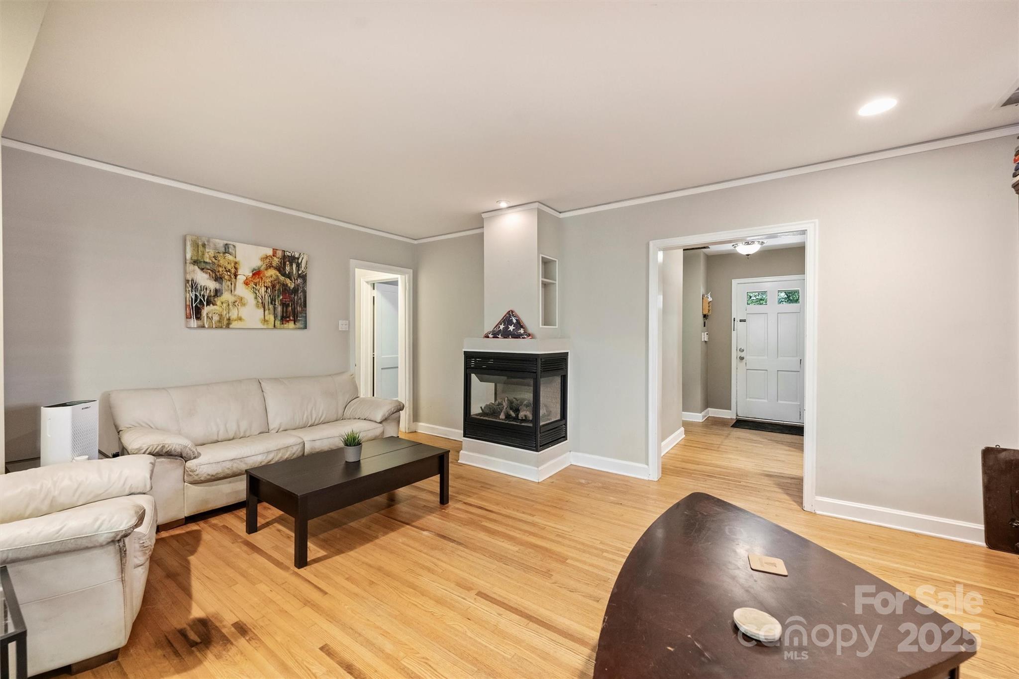 433 Hollis Road Charlotte, NC 28209 - Photo 3 of 41 Gallery Image 3