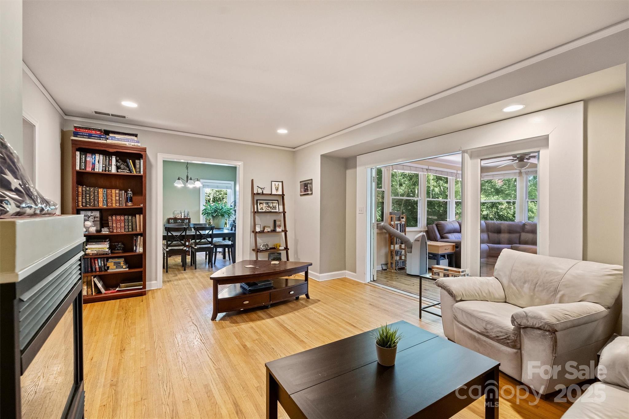 433 Hollis Road Charlotte, NC 28209 - Photo 6 of 41 Gallery Image 6