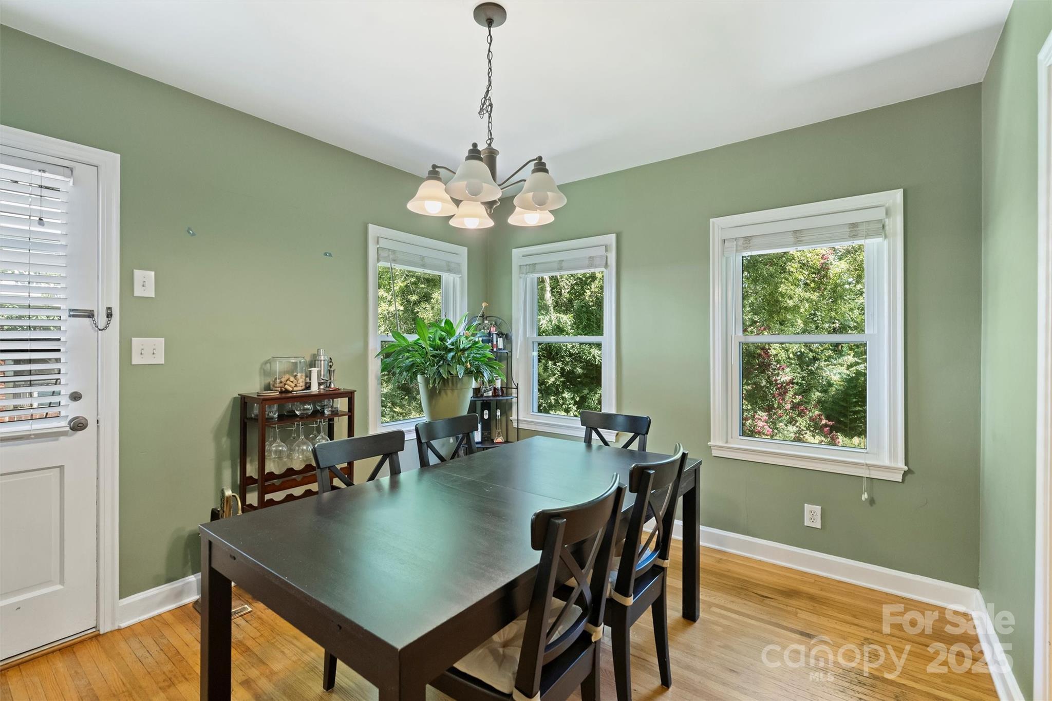 433 Hollis Road Charlotte, NC 28209 - Photo 7 of 41 Gallery Image 7