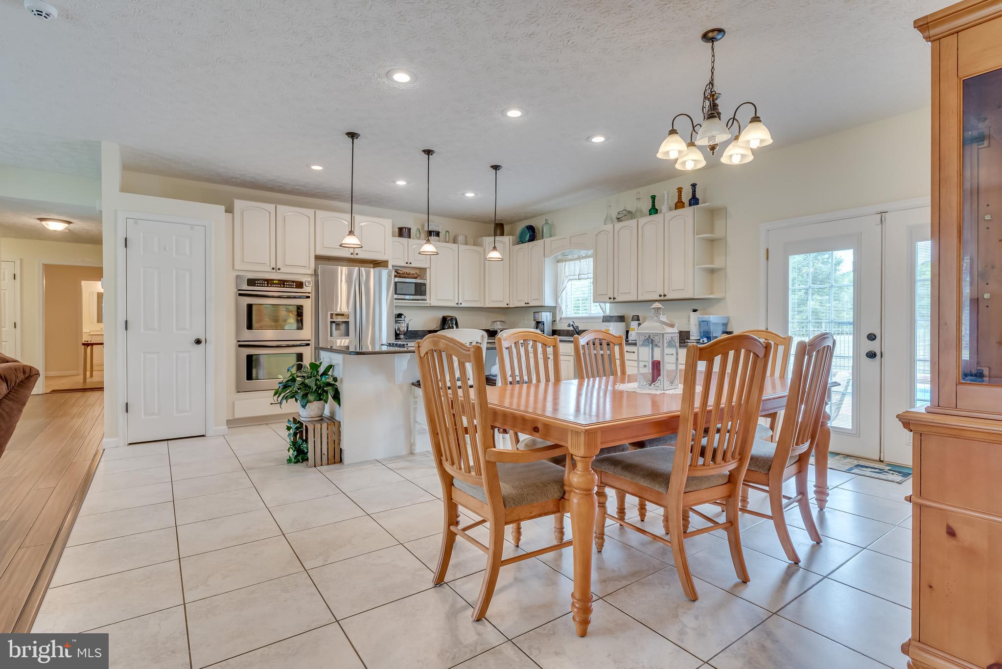 61 Torytown Road Bunker Hill, WV 25413 - Photo 19 of 57 Sized table, great for entertaining!