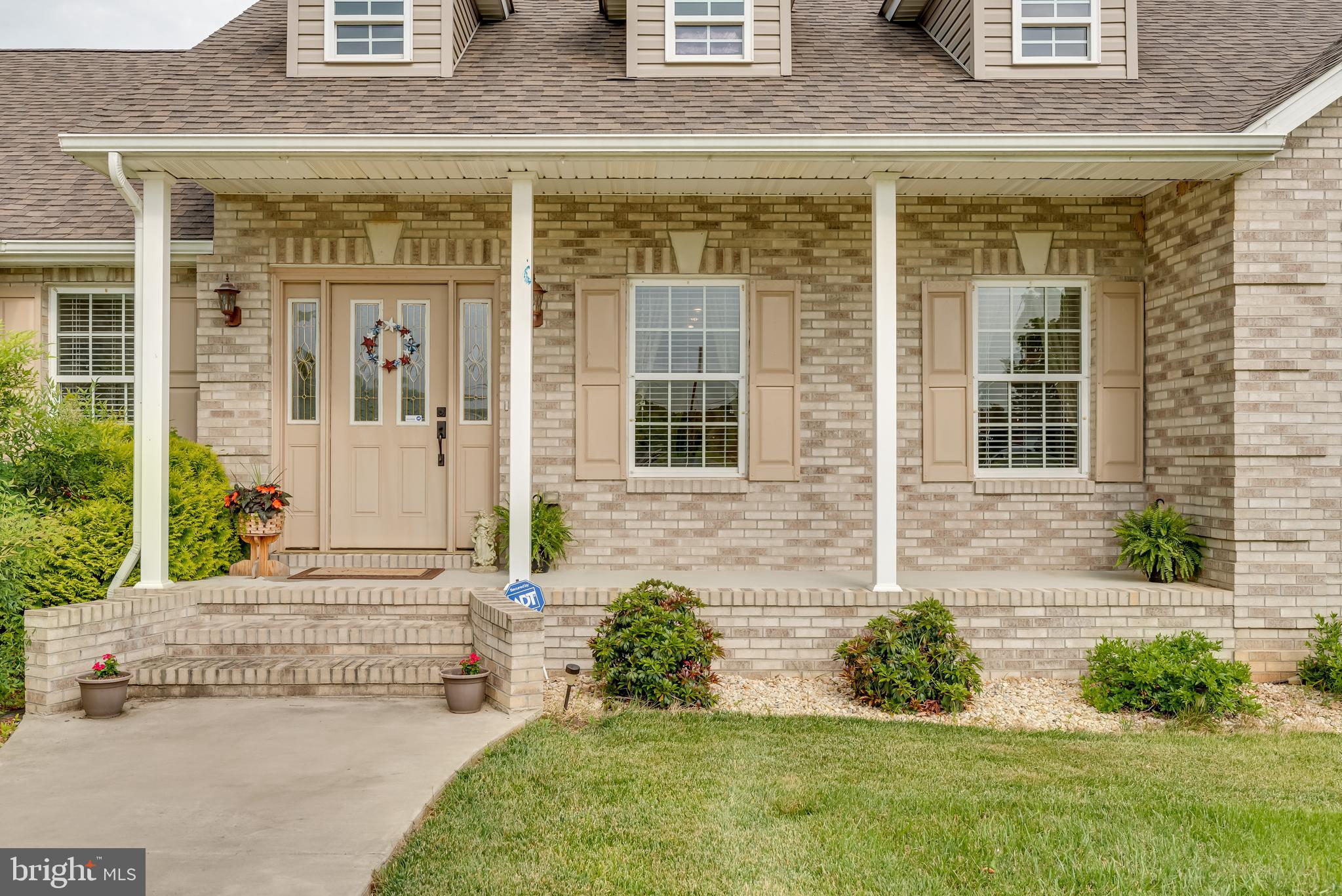 Covered front porch to enjoy the scenery