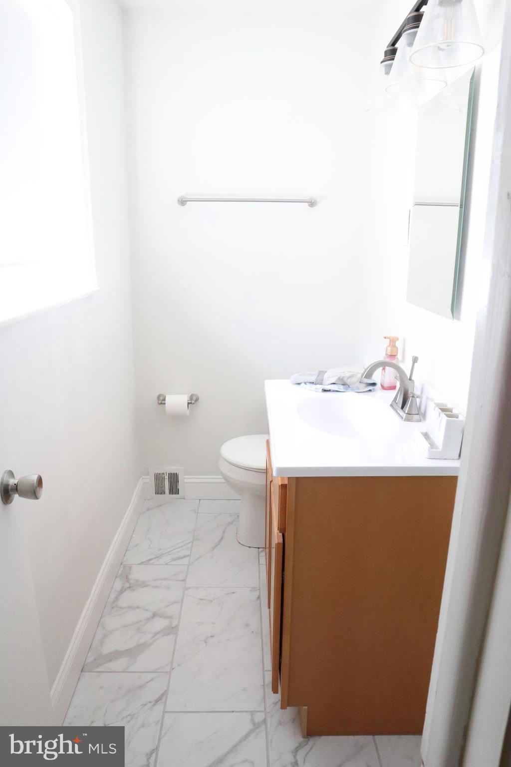 630 Avon Road Philadelphia, PA 19116 - Photo 19 of 40 Primary Bath