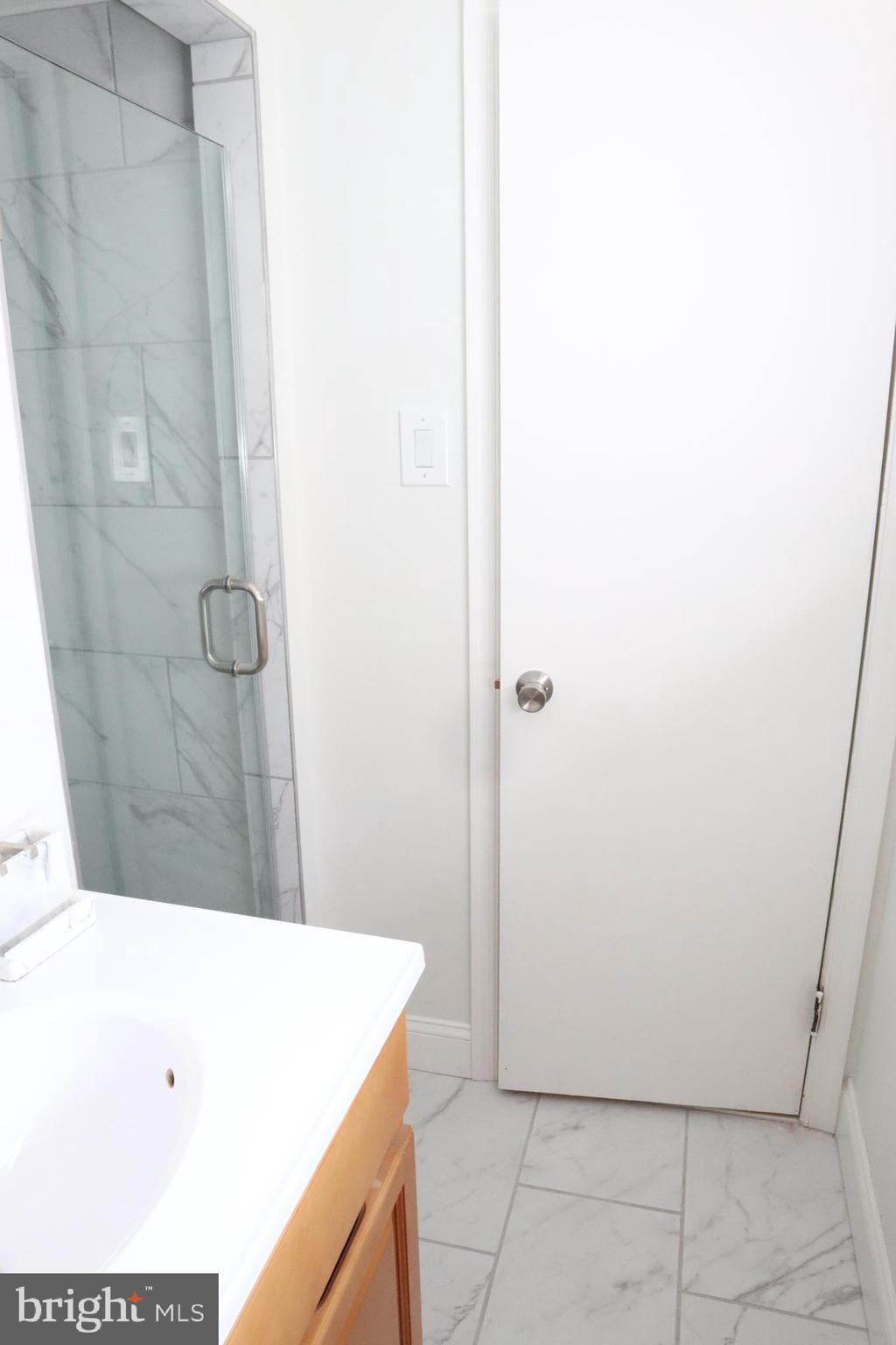 630 Avon Road Philadelphia, PA 19116 - Photo 20 of 40 Primary Bath