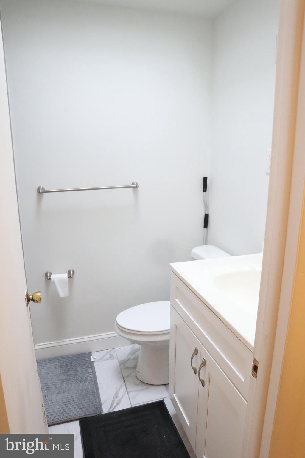 630 Avon Road Philadelphia, PA 19116 - Photo 28 of 40 Hall Bath
