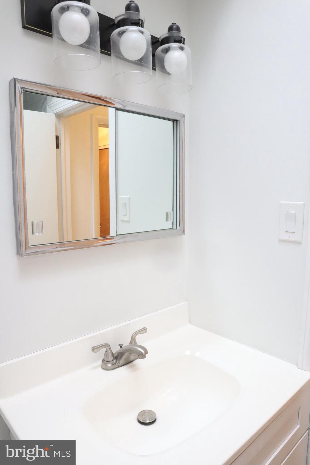630 Avon Road Philadelphia, PA 19116 - Photo 29 of 40 Hall Bath